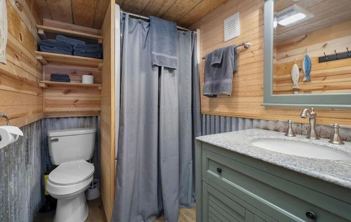 Bruser, hårtørrer, håndklæder, Sæbe