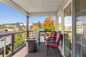 Apartamento superior, vista para a montanha | Terraço/pátio