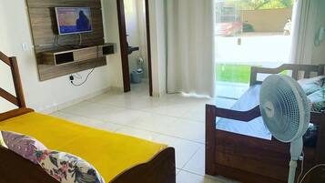 2 quartos, ferros/tábuas de passar roupa, acesso à internet