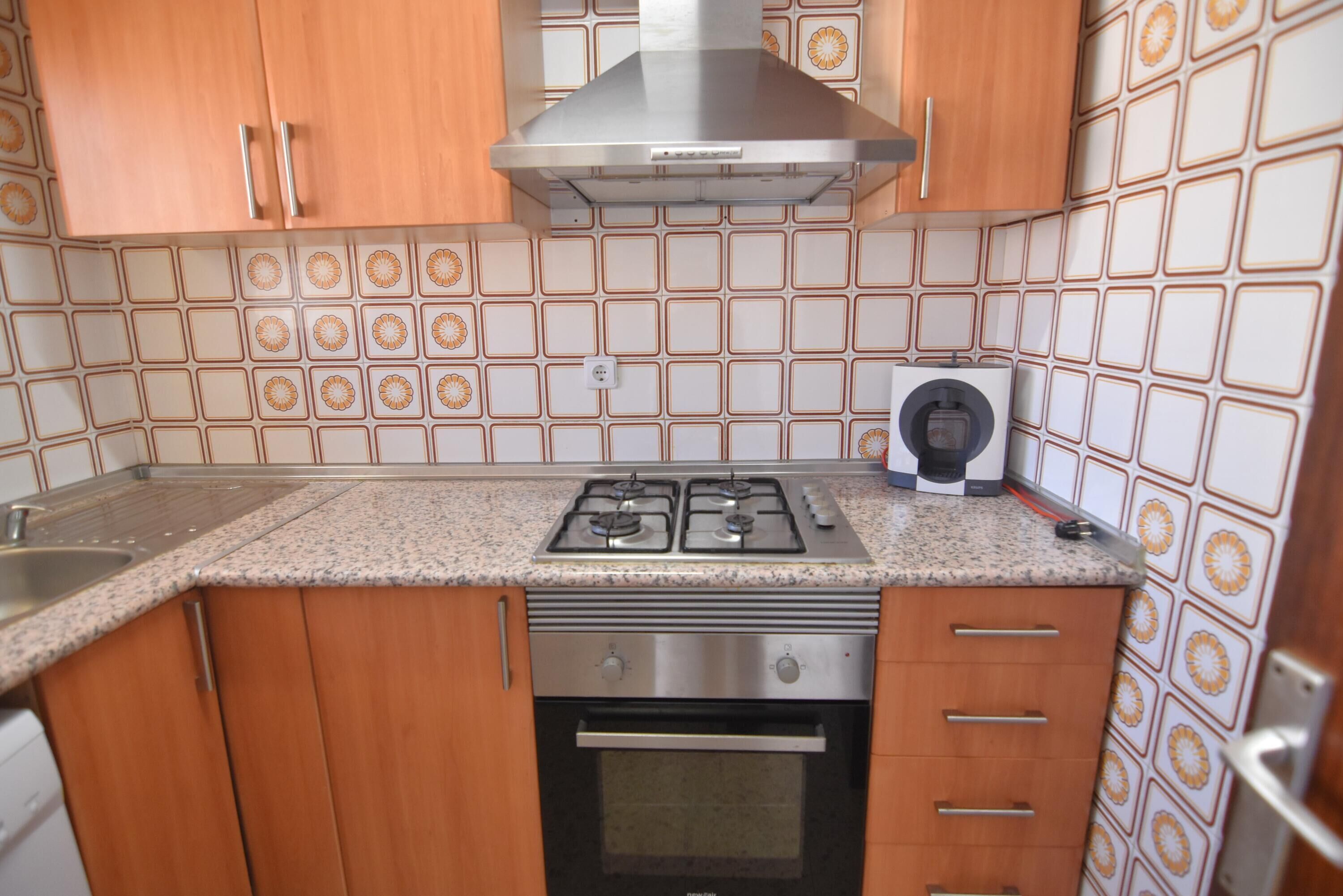 ثلاجة، ميكروويف، فرن، ماكينة لصنع القهوة/الشاي