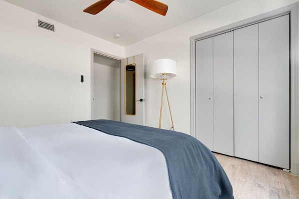 2 bedrooms, iron/ironing board, WiFi, bed sheets