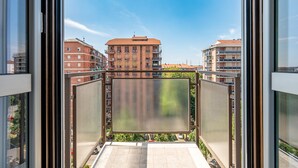 A balcony with a view of adjacent buildings and a clear sky. - [2min InalpiArena] Cozy Suite + A/C + WI-FI (Torino)