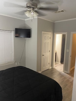 4 bedrooms, iron/ironing board, free WiFi, bed sheets