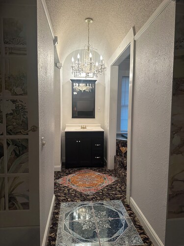 Delightful 3-bedroom apartment with AC in Leesville