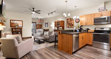 Basecamp GNP with a view! New listing 2/2 condo