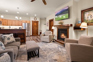Living area - Basecamp GNP with a view! New listing 2/2 condo (Columbia Falls)
