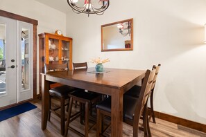Dining - Basecamp GNP with a view! New listing 2/2 condo (Columbia Falls)