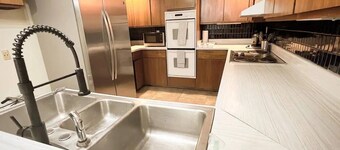 Spacious 5-Bedroom Retreat in Memphis with Hot Tub, Game Room and BBQ