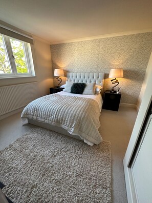 1 bedroom, iron/ironing board, WiFi, bed sheets - Near Fulham Broadway Station - Sleeps 2 King Sized (London)