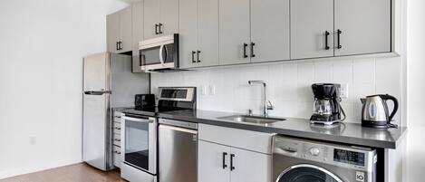 Réfrigérateur, micro-ondes, four, lave-vaisselle