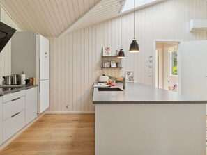 Fridge, microwave, dishwasher, cookware/dishes/utensils