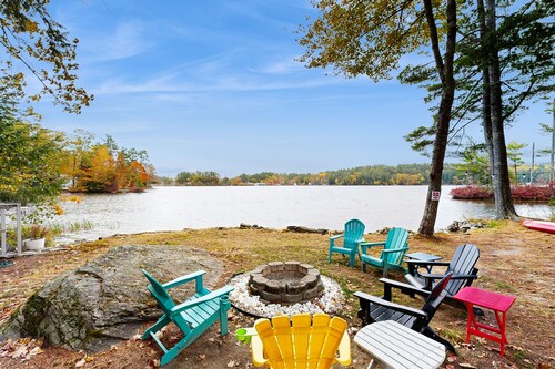 Charming Four-Season Lakehouse with Scenic Views and Activities for All Ages