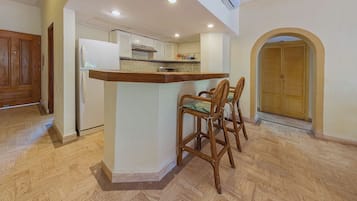 Fridge, microwave, stovetop, coffee/tea maker