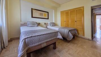 3 chambres, fer et planche à repasser, Wi-Fi gratuit, draps fournis