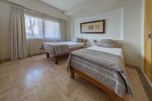 3 habitaciones, tabla de planchar con plancha y wifi gratis 