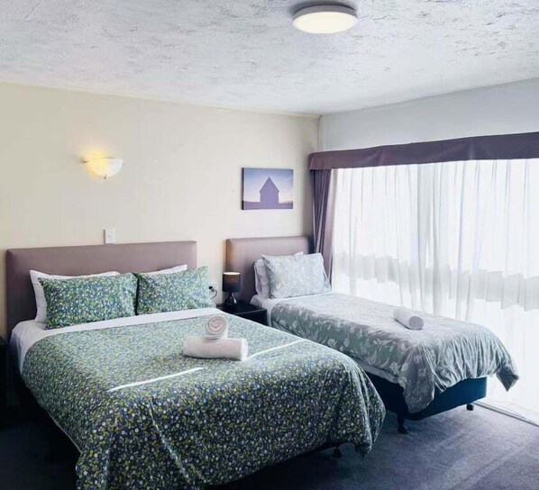 WiFi, bed sheets
