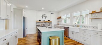Charming and spacious country home with mountain views