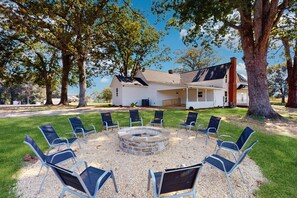 Property grounds - Charming and spacious country home with mountain views (Cleveland)