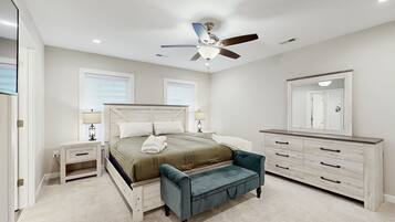 4 bedrooms, iron/ironing board, internet, bed sheets