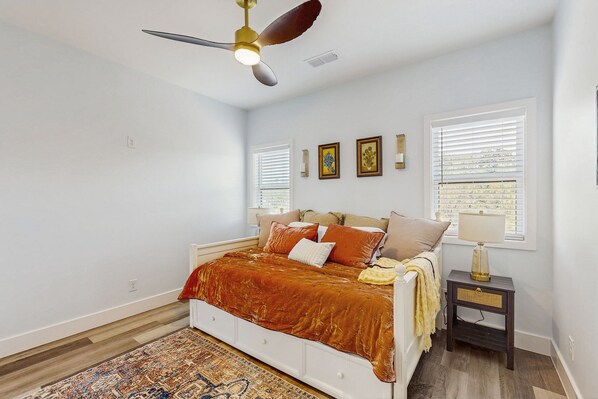 3 bedrooms, iron/ironing board, Internet, bed sheets