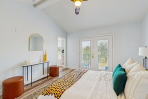 3 bedrooms, iron/ironing board, Internet, bed sheets