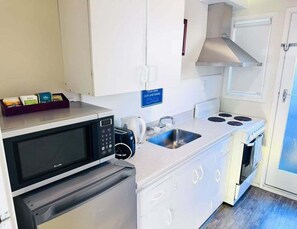 Coffee/tea maker, electric kettle, toaster, dining tables