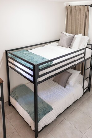 2 bedrooms, iron/ironing board, internet, bed sheets