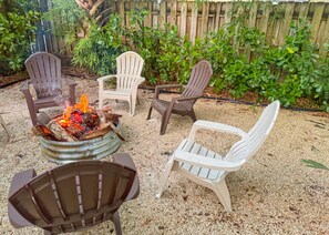 Terrace/patio - Tropical Retreat • Pool • 1.5 miles to Beach (Hobe Sound)