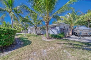Exterior - Tropical Retreat • Pool • 1.5 miles to Beach (Hobe Sound)