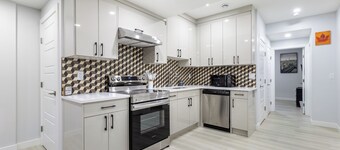 Lovely 2Bedroom/1Bath Private Suite + Free parking + Separate HVAC
Entire Suite!