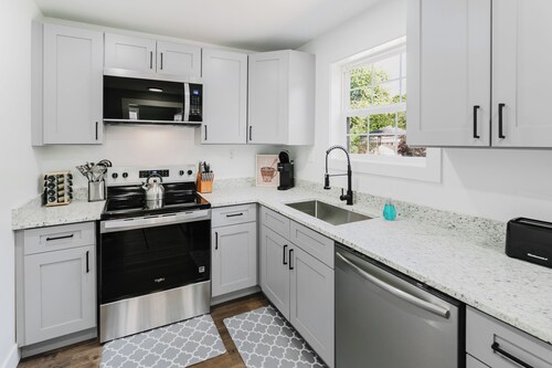 Modern Renovated 3-Bed Near Ann Arbor & Ypsilanti