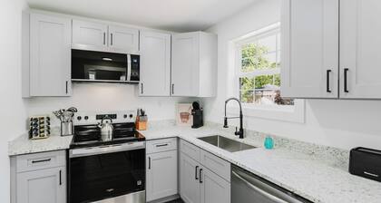 Modern Renovated 3-Bed Near Ann Arbor & Ypsilanti