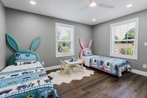 3 habitaciones, tabla de planchar con plancha, wifi y ropa de cama