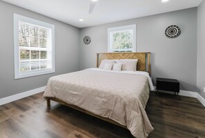 3 bedrooms, iron/ironing board, WiFi, bed sheets