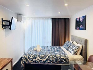 WiFi, bed sheets