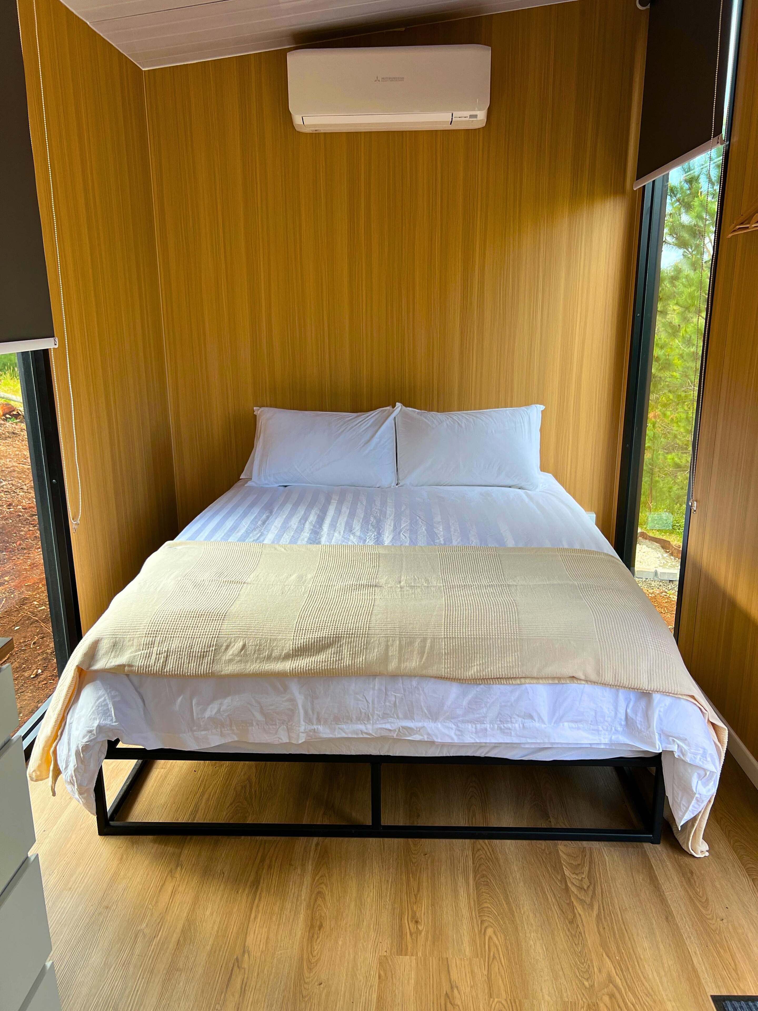 1 bedroom, bed sheets