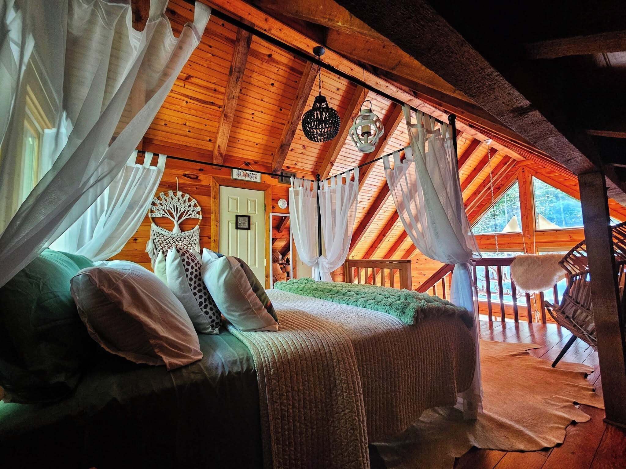 2 chambres, coffres-forts dans les chambres, fer et planche à repasser