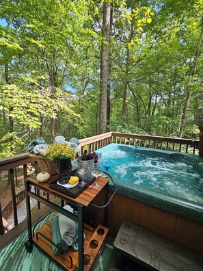 Outdoor spa tub