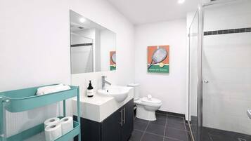 Shower, hair dryer, towels