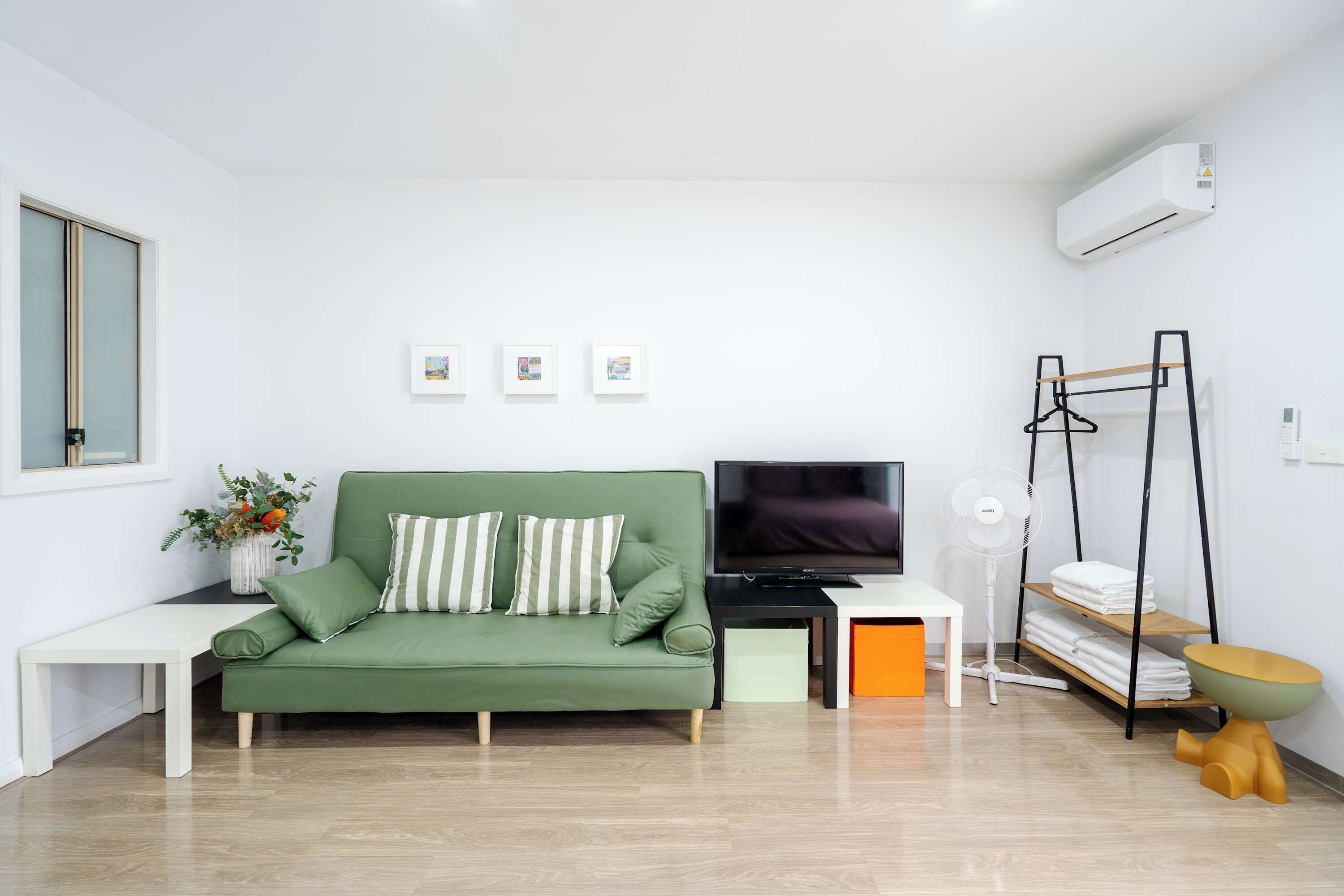 Televisión y oficina 