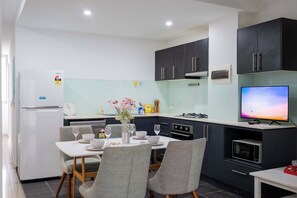 Frigorífic, forn, placa de cuina i rentaplats