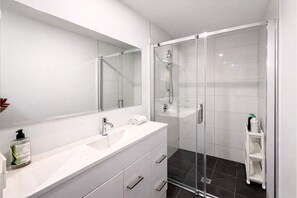 淋浴設備、風筒、提供毛巾