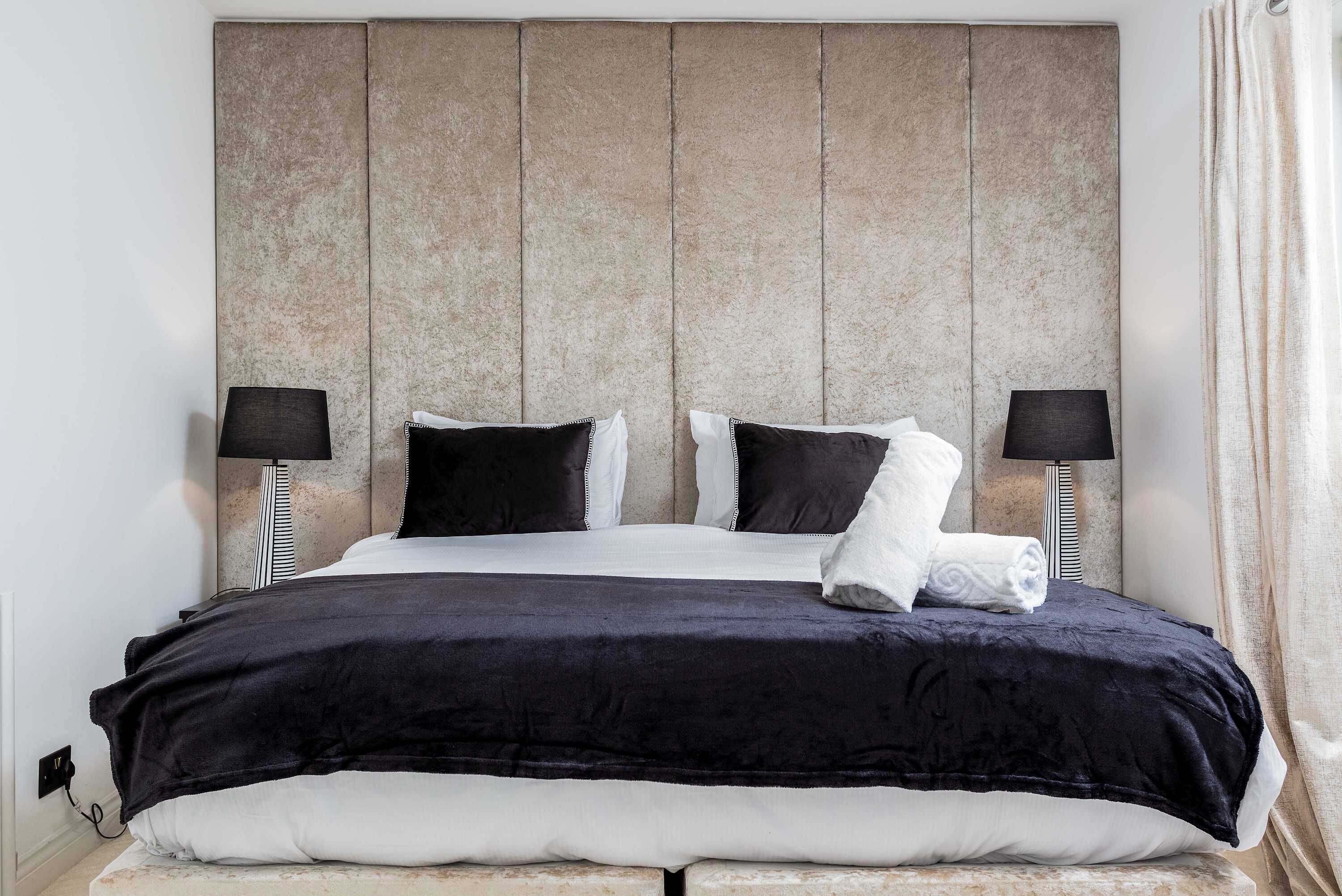 3 عدّة غرف نوم ومكواة/لوح كي وواي فاي وملاءات أسرّة