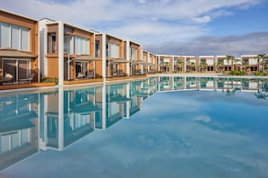 Outdoor pool - LIME Resort Bohol, a member of Radisson Individuals Premier (Panglao)