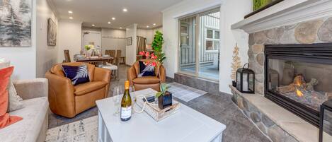 Smart TV, fireplace