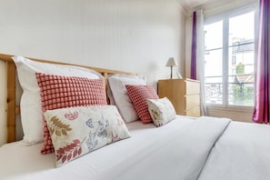 1 bedroom, desk, iron/ironing board, free WiFi