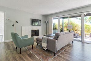 TV, stereo - Blueground | Crescent Park, terrace, nr Stanford (Palo Alto)