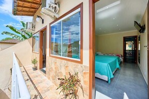 6 habitaciones, tabla de planchar con plancha, wifi y ropa de cama 