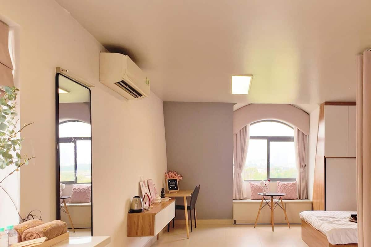 Room, 1 Queen Bed, Private Bathroom