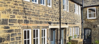 A beautiful rural base around 1. 5 miles from the centre of Holmfirth.